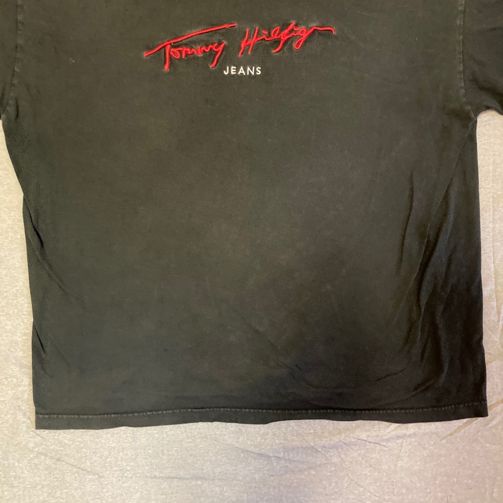 Faded Tommy Hilfiger Jeans Mens XL T-Shirt Black Red Script Embroidered Logo - Picture 5 of 11